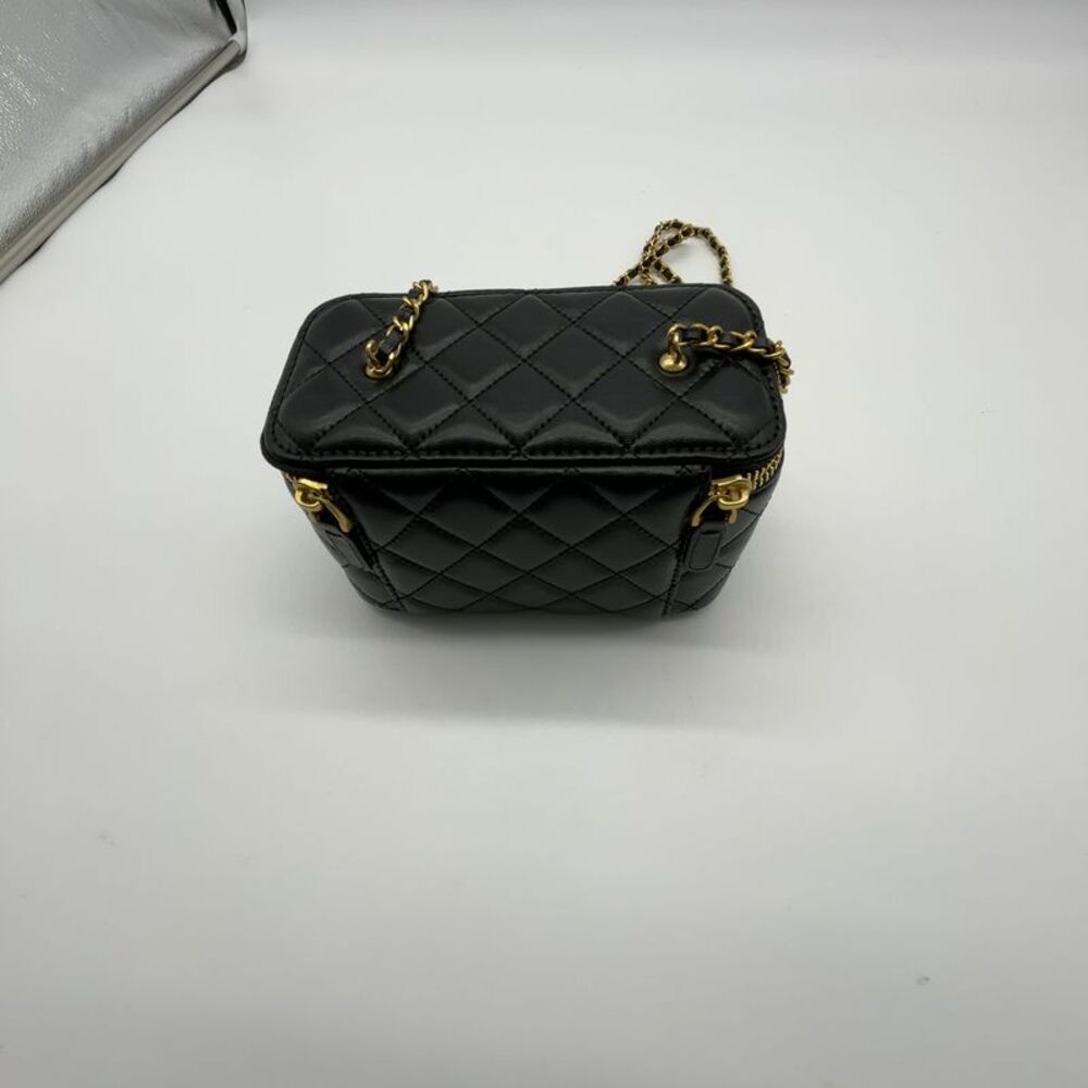 Chanel Heart Vanity Case - Picture 6 of 9
